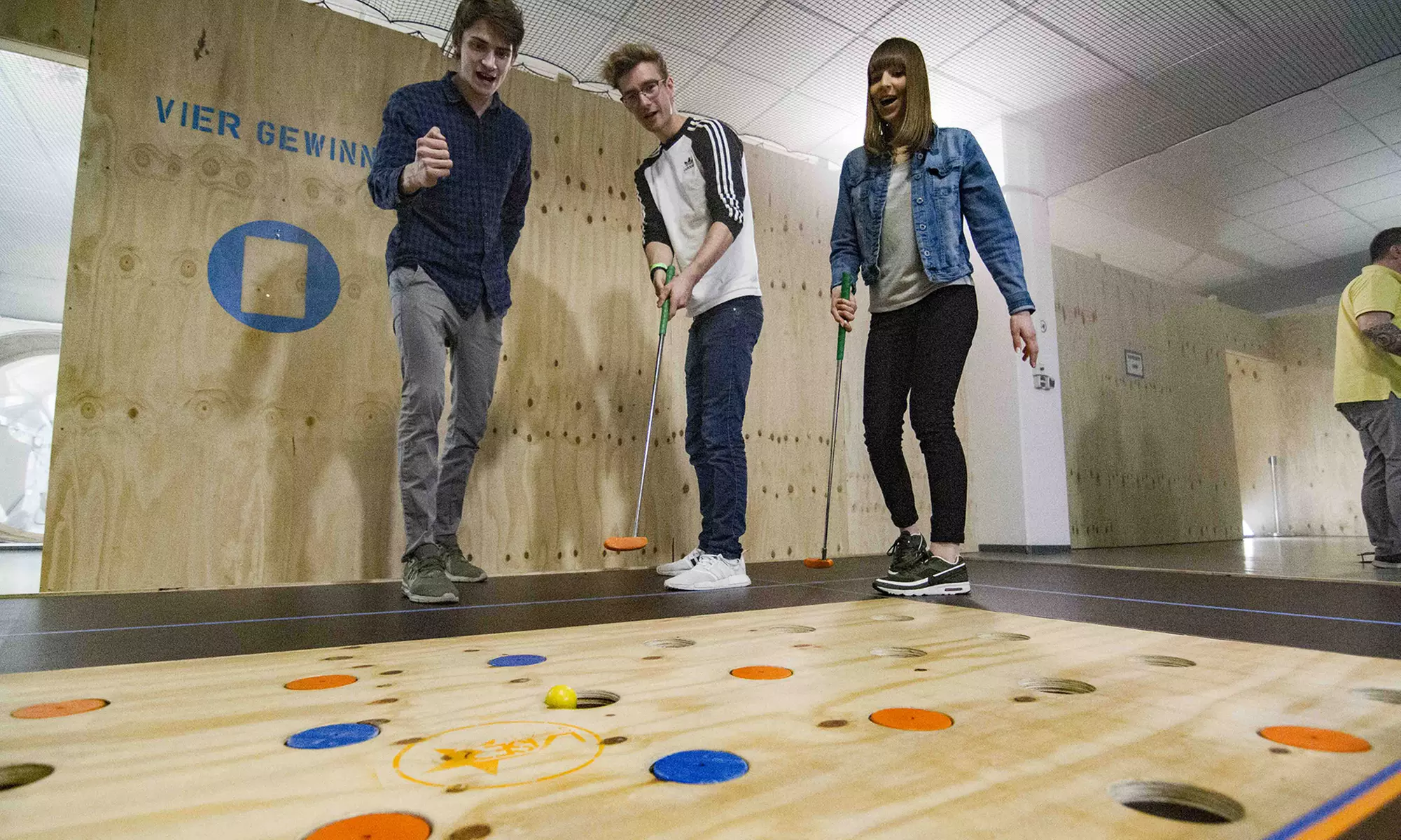 Bis zu 10% Rabatt auf den Golf – Minigolf – Schwarzlicht bei Laserstar Berlin