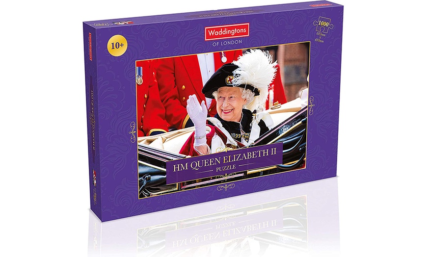 Image 1: Elizabeth II Carriage Puzzle