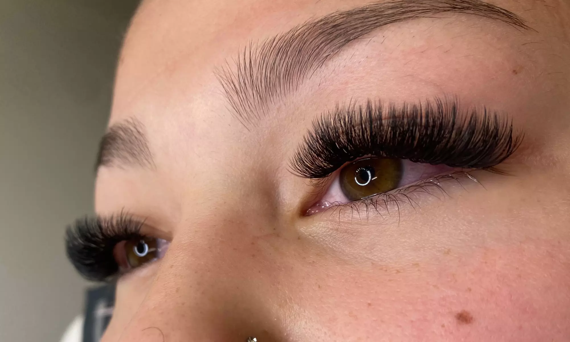 Classic, Hybrid and Volume Lash Extensions