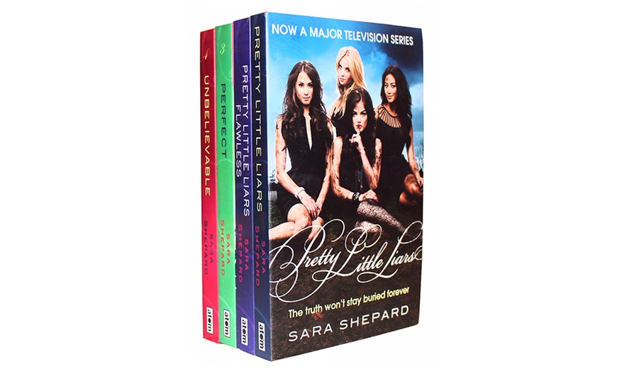 Image 5: Pretty Little Liars Books Set