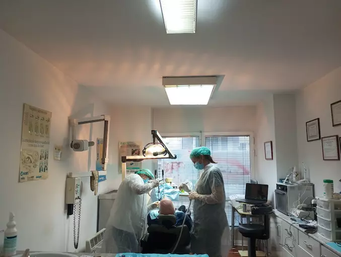 Limpieza bucal con ultrasonidos y revisión en Clínica Dental Orthoden