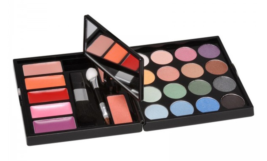 Image 3: Urban Beauty Cosmetics Sets