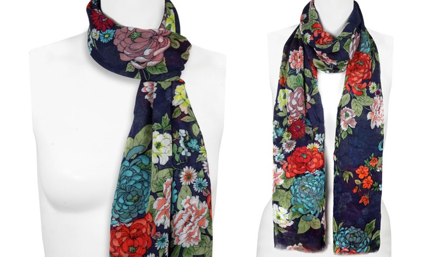 Image 19: Pia Rossini Scarves