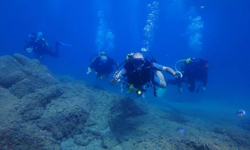 Image 5: Bautismo de buceo para 1 o 2 personas con material, fotos y vídeos