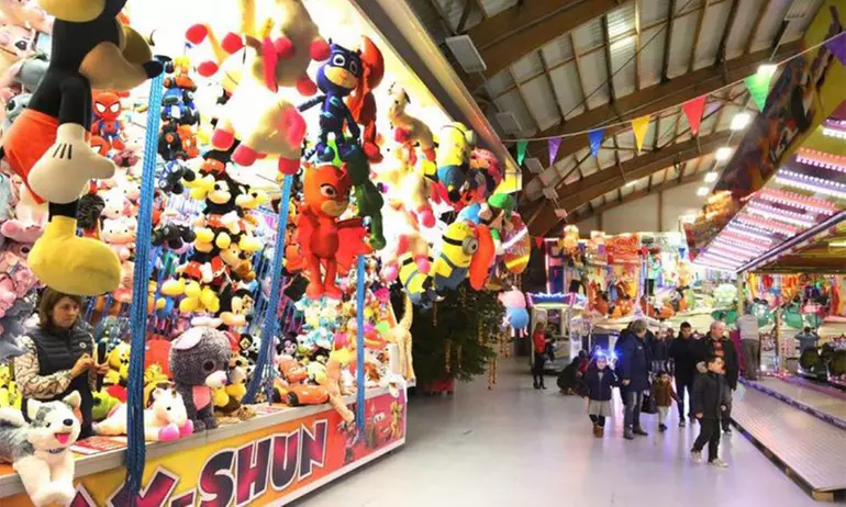 Manèges et frissons pour tous : carnet de 10 tickets pour le Magic Park à Bourg-en-Bresse (21% de remise) - Primary Image