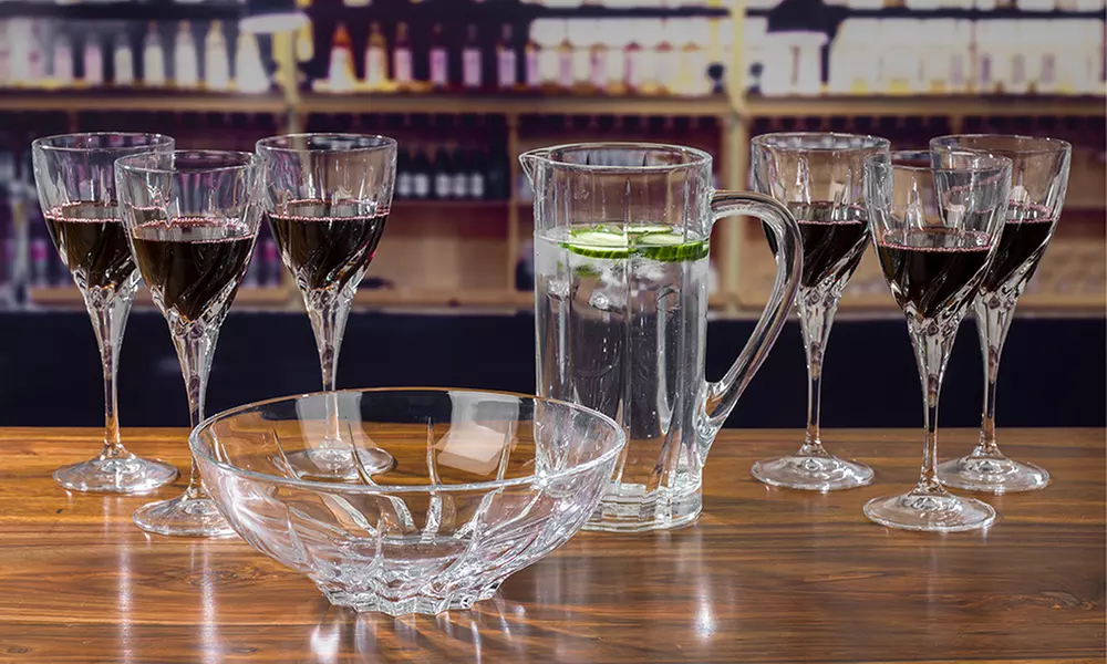 Pichet en verre RCR crystal Twist, bol à fruits décoratif et verres à vin - Primary Image