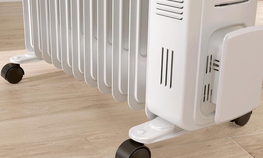 Image 5: HomCom Quiet Oil Filled Radiator; choose from 7, 9 or 11 Fin in White