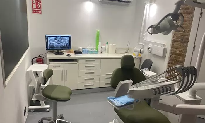 Limpieza bucal con ultrasonidos, revisión y pulido