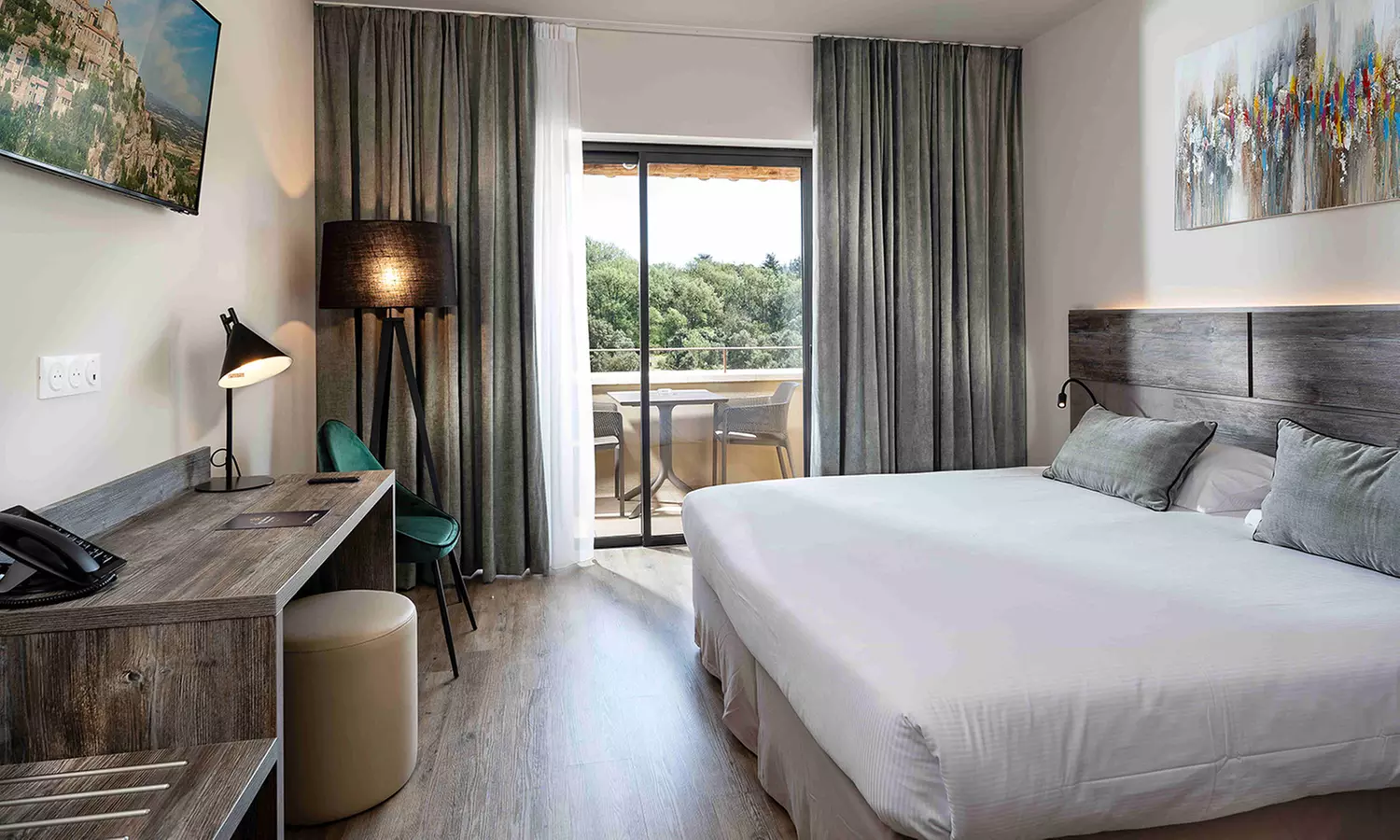 Luberon, Gordes : chambre double premium avec balcon pour 2 personnes avec options pdj et spa au Mas de la Sénancole - Primary Image