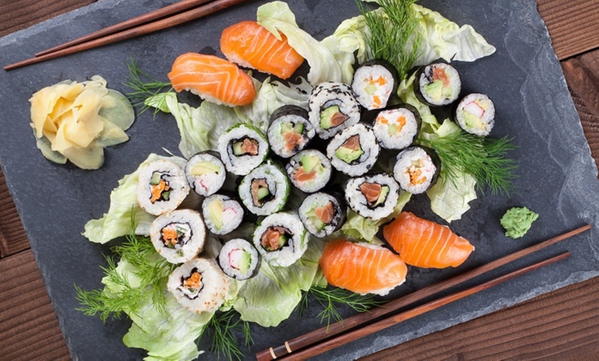 Image 1: Große Sushi-Platte mit Miso-Suppe