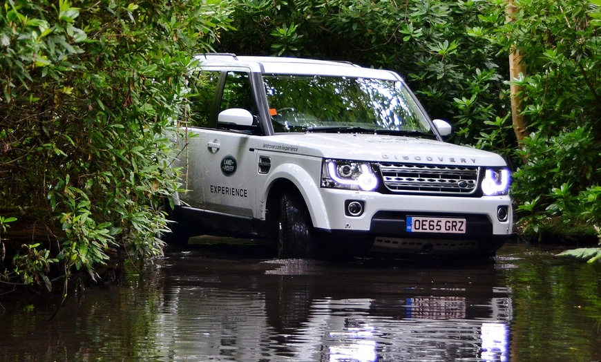 Image 3: Land Rover Manufacturing Tour