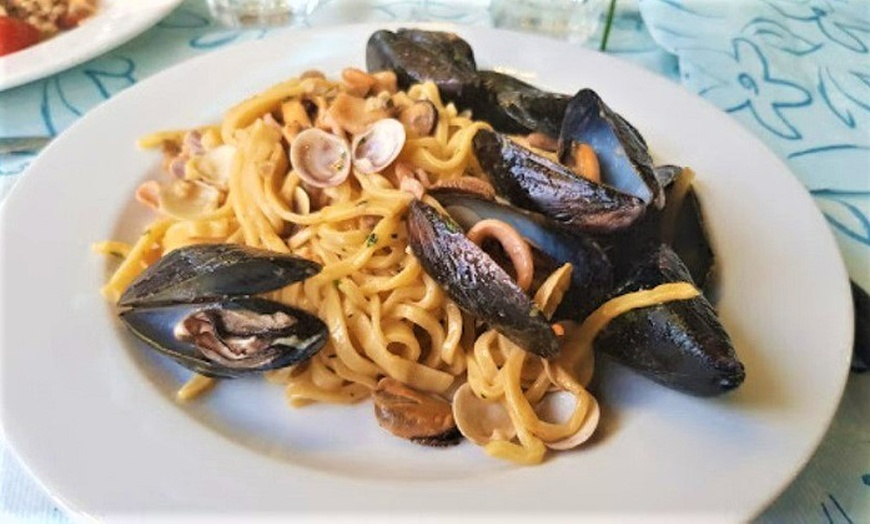 Image 20: Menu di pesce con calice di vino al Ristorante Vigna Del Mare 