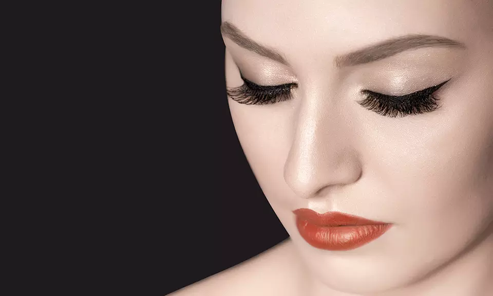 Strahlende Augen: Wimpernverlängerung in der 1:1-, 2D- oder 3D-10D-Technik opt. Nachbehandlung (bis 67% sparen) - Primary Image