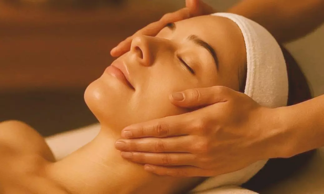 Relaxation Bundle: 60-Min Massage+ Signature Facial+ Aromatherapy/More