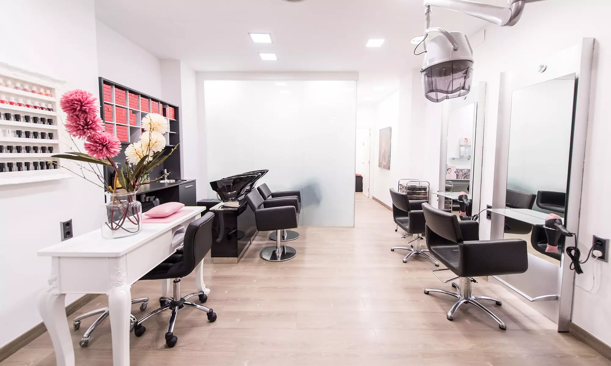 Peluquería con lavado, corte, tinte y/o mechas sunshine y tratamiento