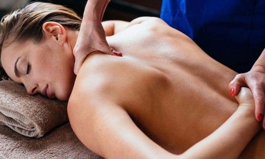 Image 1: Do 33% zniżki na Masaż - Określona część ciała (ręka, szyja, głowa) w Massage Relief and Relax