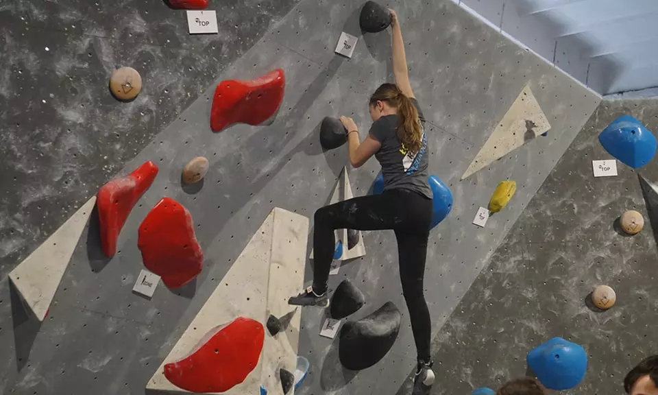 Wspinaczka boulderingowa: całodniowe bilety lub zajęcia z instruktorem