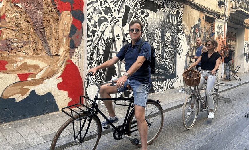 Image 3: Tour guiado por Valencia en bicicleta clásica o eléctrica para 2 o 4