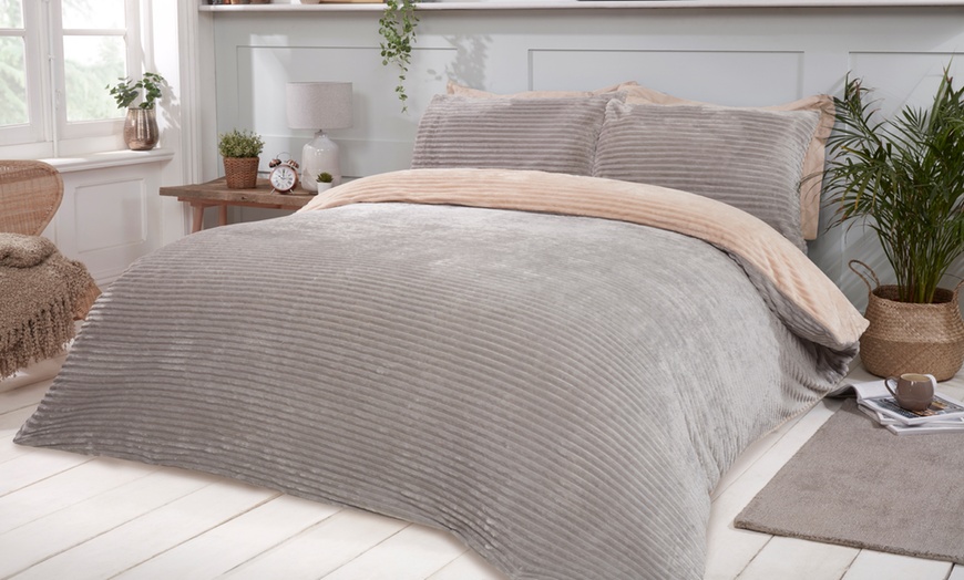 Image 6: Plush Ribbed Fleece Duvet Set