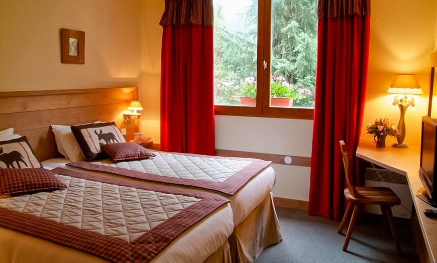 Image 4: Savoie : chambre double avec accès spa et option petit-déjeune, diner