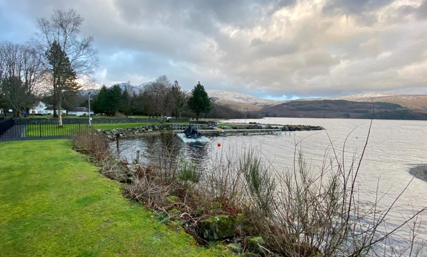 Image 6: Beautiful Loch Side Stay for 2 with leisure access