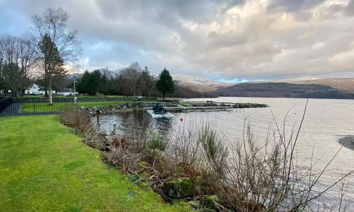 Beautiful Loch Side Stay for 2 with leisure access