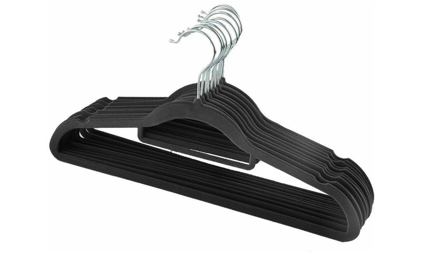 Image 2: 10 Velvet-Covered Coat Hangers