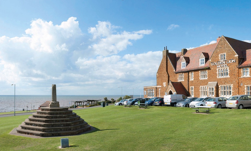 Image 3: Norfolk: Double Room with Two-Course Dinner