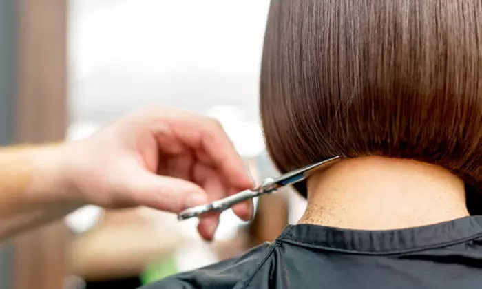 Corte de pelo con tinte o mechas y productos de marca