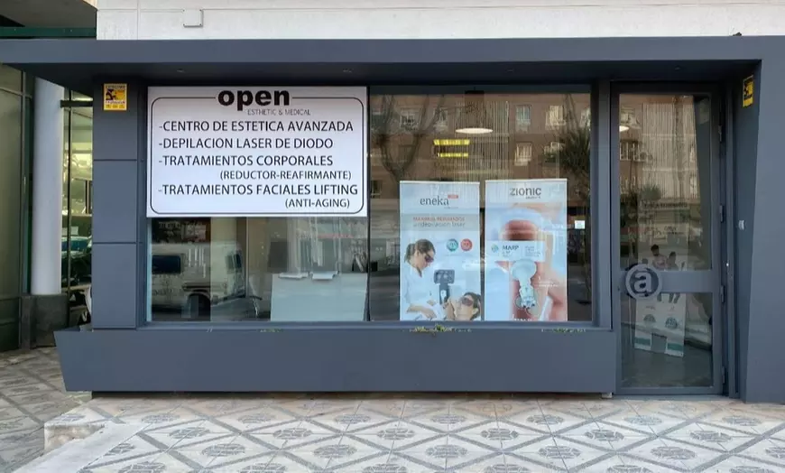 Image 2: 1 y 3 sesiones de masaje facial de 30 o 60 minutos 
