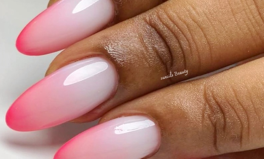 Image 3: Beauté des mains avec pose de vernis ou pose de popits