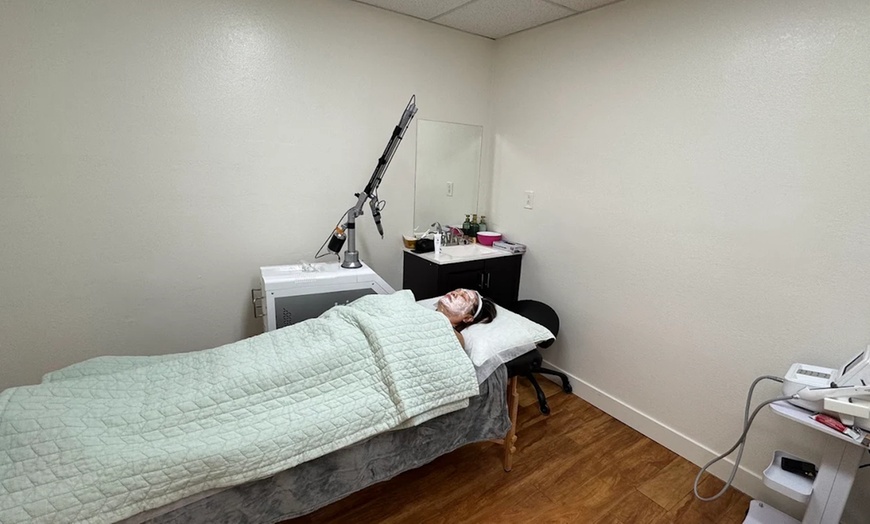 Image 3: 2.5 CC or 4 CC of Sculptra Aesthetic Collagen Boost Injection