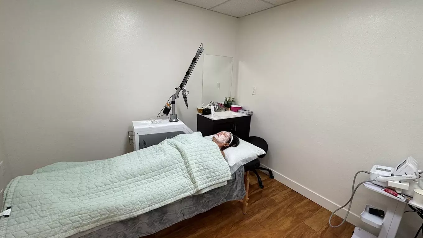 2.5 CC or 4 CC of Sculptra Aesthetic Collagen Boost Injection