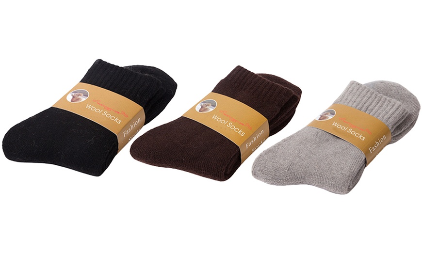 Image 10: Three or Five Pairs of Men's Wool Thermal Socks