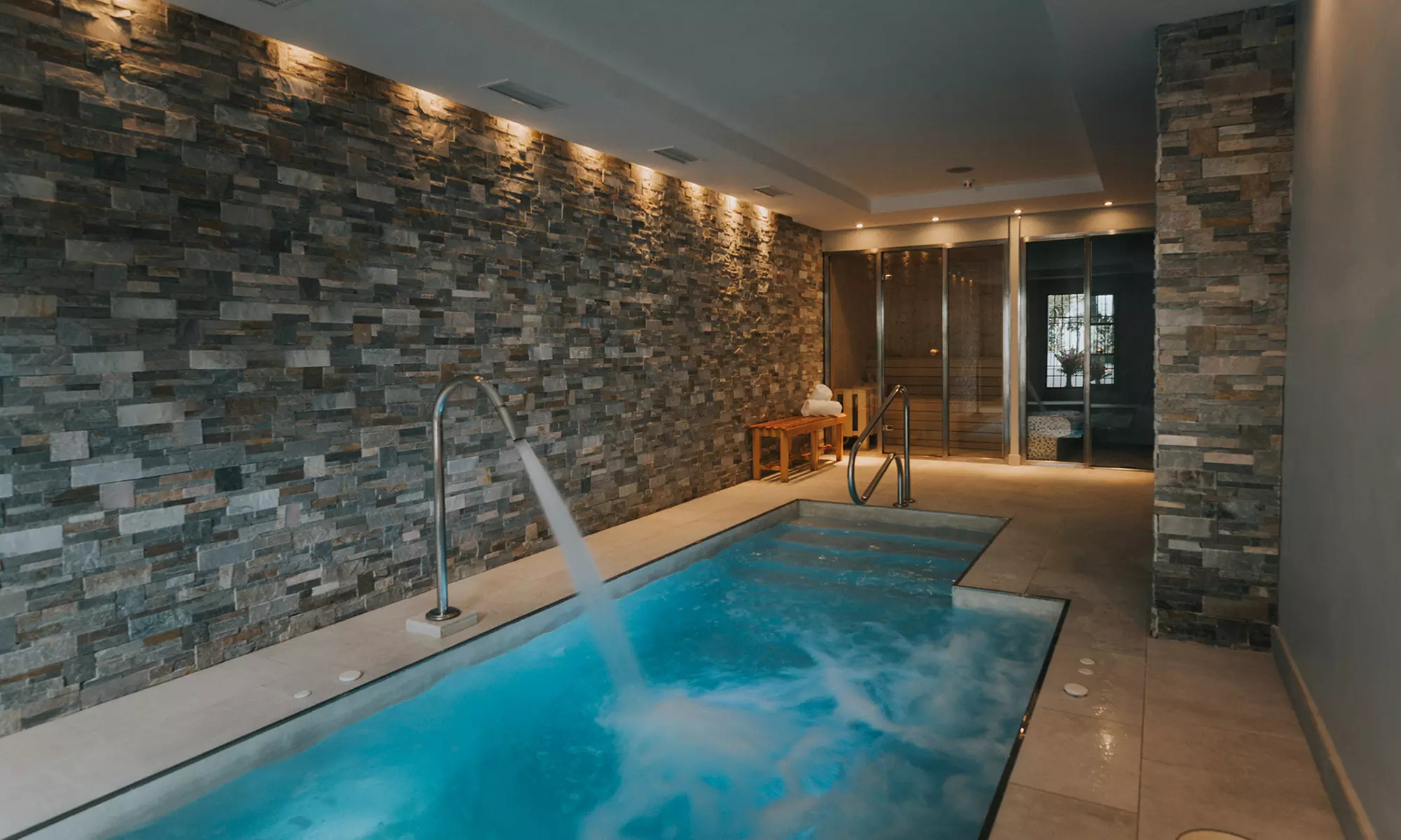 Circuito de spa privado con copa de cava y tratamientos extra a elegir