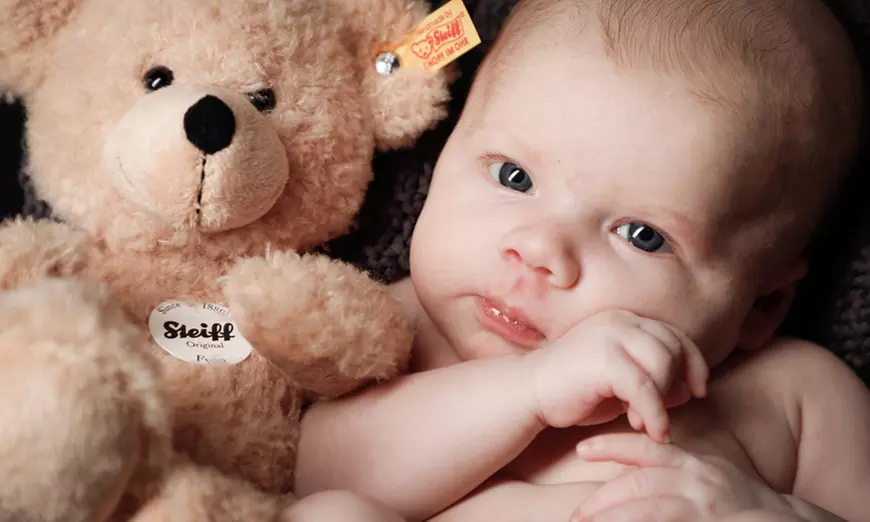 90 Min. Newborn Fotoshooting inkl. 2-5 Bildern + Geschenk