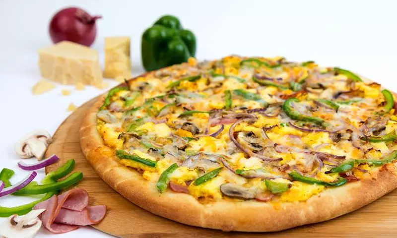 30% Cash Back at Mama DeLuca's Pizza and Subway - Second Medium
