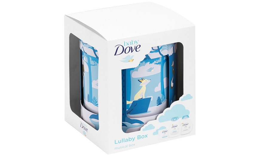 Image 5: Dove Bath Products Set