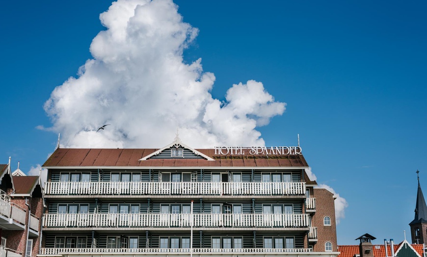 Image 4: Volendam: Moderne tweepersoonskamer met ontbijt