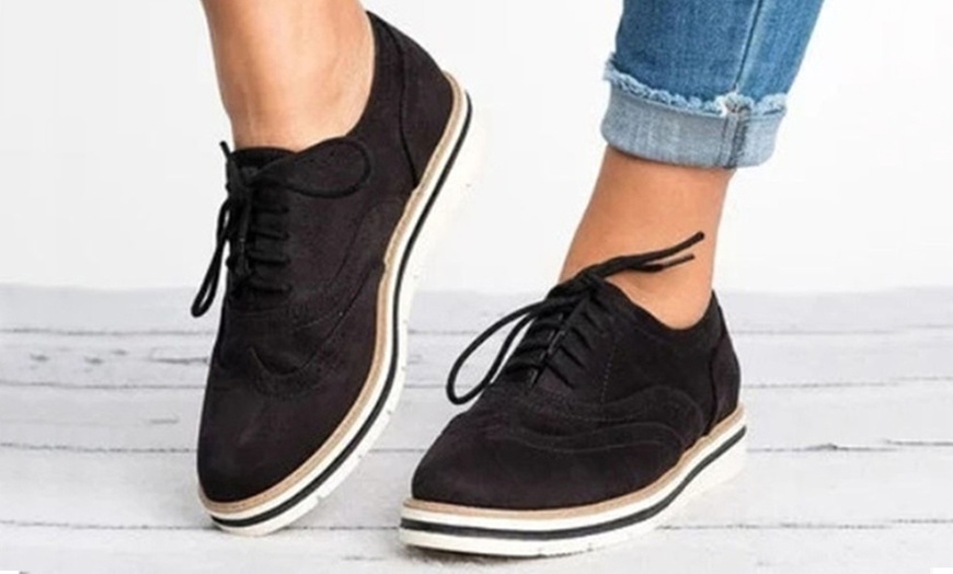 Image 4: Retro-Style Lace-Up Shoes