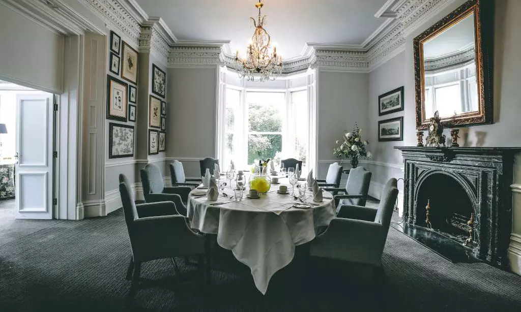 Peak District Getaway : Standard Room with Breakfast