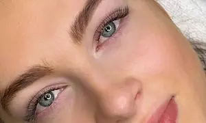 Wimpernverlängerung mit 1:1- oder Volumentechnik bei Kosmetikstudio JB Cosmetics (bis zu 54% sparen