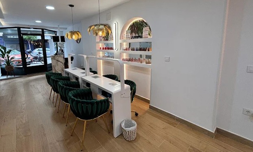 Image 15: Peluquería con lavado, masaje craneal y corte, peinado, tinte o mechas