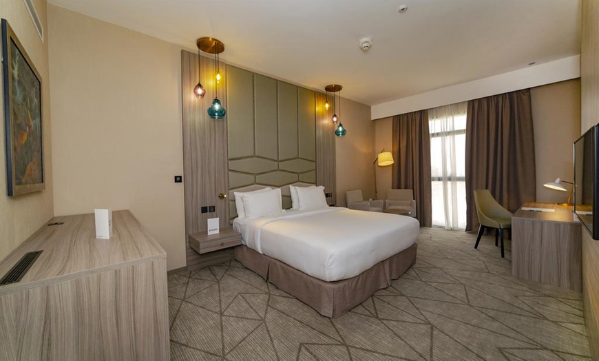 Image 7: Dubai: 4* Stay for Two with Late Check-out