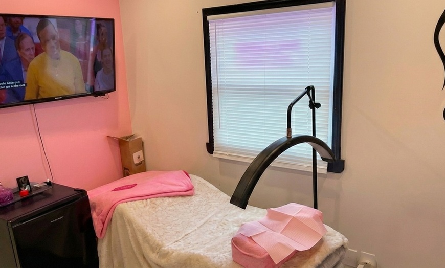 Image 11: Classic, Hybrid, or Volume Eyelash Extensions w/w/o Two Week Fill