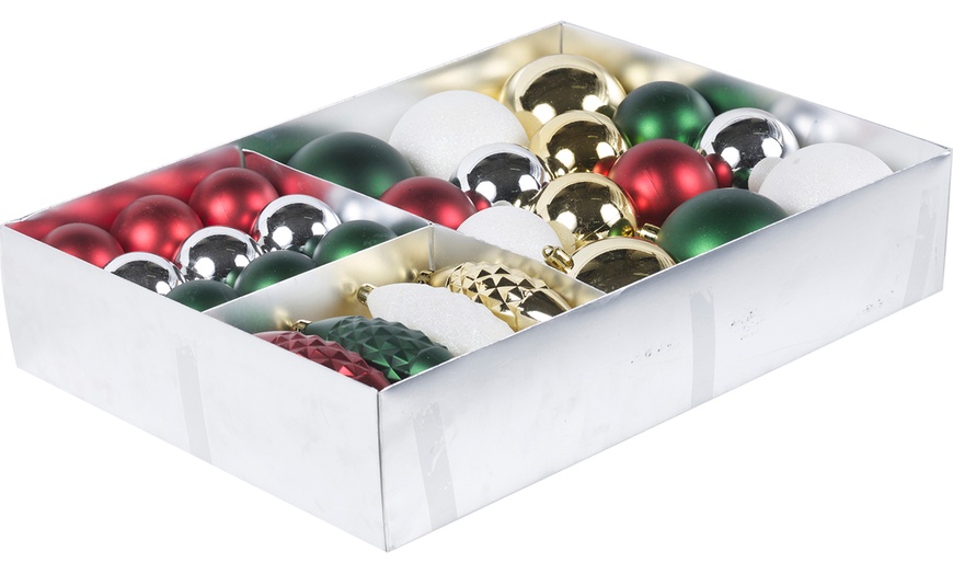 Image 9: 31-Piece Christmas Bauble Set