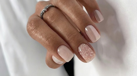 Primera puesta de uñas acrílicas talla S-M con esmaltado semipermanente - Mandri Nails