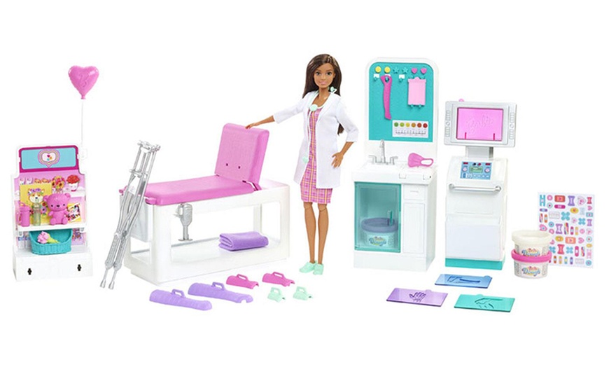 Image 3: Barbie Fast Cast Clinic Playset with Barbie Doctor Doll