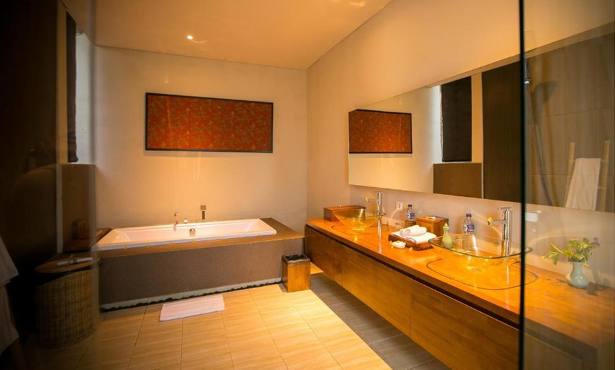 Image 5: Bali: 5 or 7 Nights with Massage & more at Senetan Villas & Spa Resort