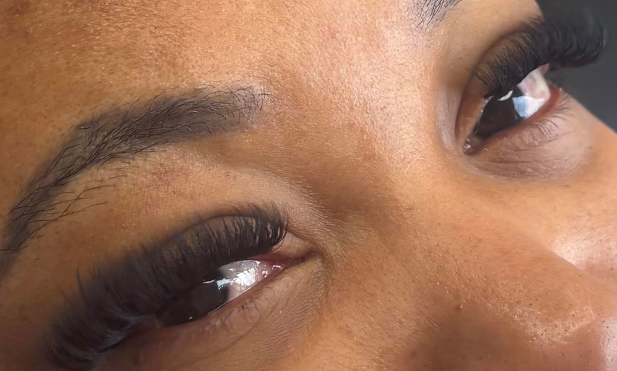 Image 2: Classic Hybrid or Volume Eyelash Extensions for Effortless Beauty